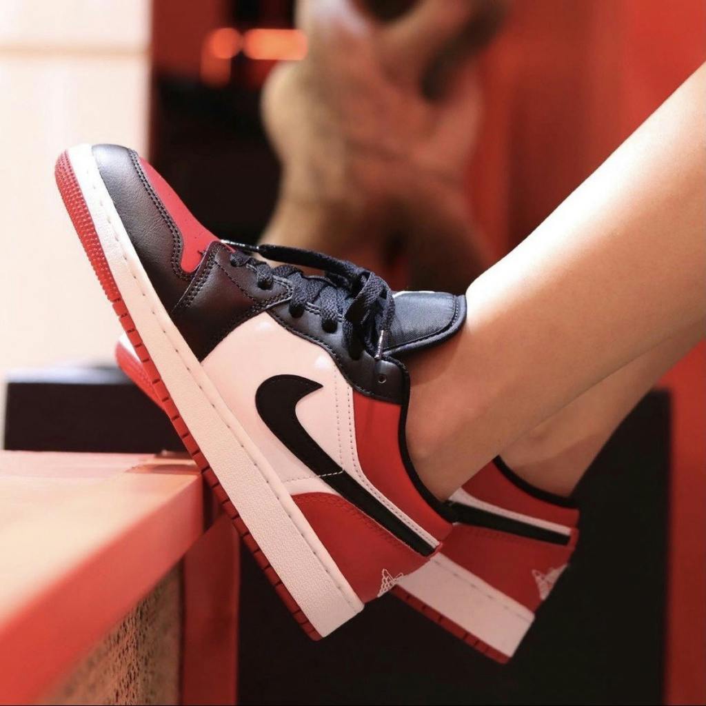 (Grade School) Air Jordan 1 Low 'Bred Toe' 553560-612 (Grade School) Air Jordan 1 Low 'Bred Toe' 553560-612